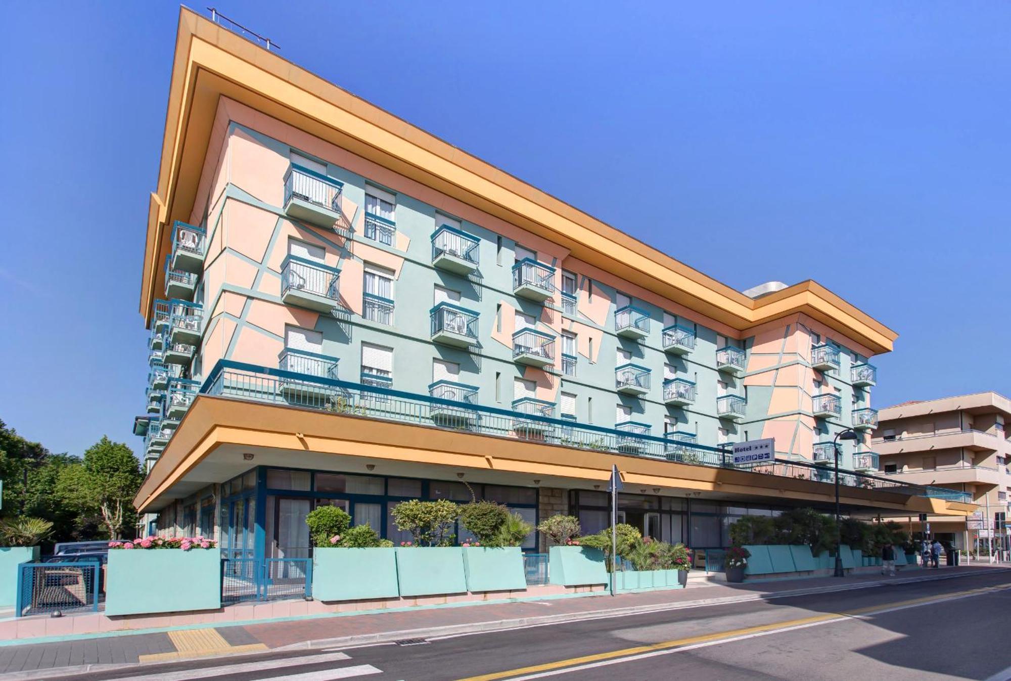 Big Family Hotel Μπελάρια-Ιτζέα Μαρίνα Εξωτερικό φωτογραφία